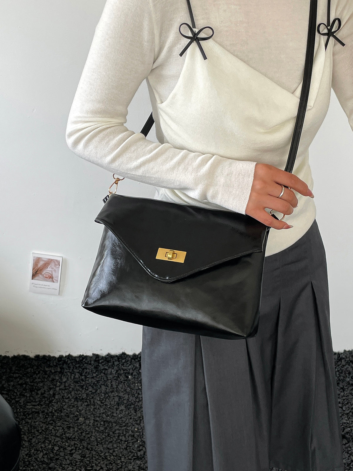 Modern Chic All-Season PU/Artificial Leather/Microfiber Leather Women's Crossbody Bags Other Bags | Color: Black | Image 3
