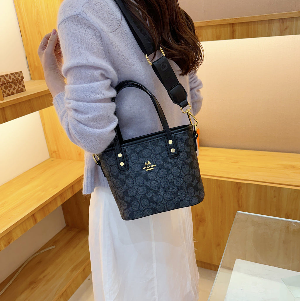 Modern Chic All-Season PU/Artificial Leather/Microfiber Leather Women's Crossbody Bags Other Bags | Color: Black | Image 1