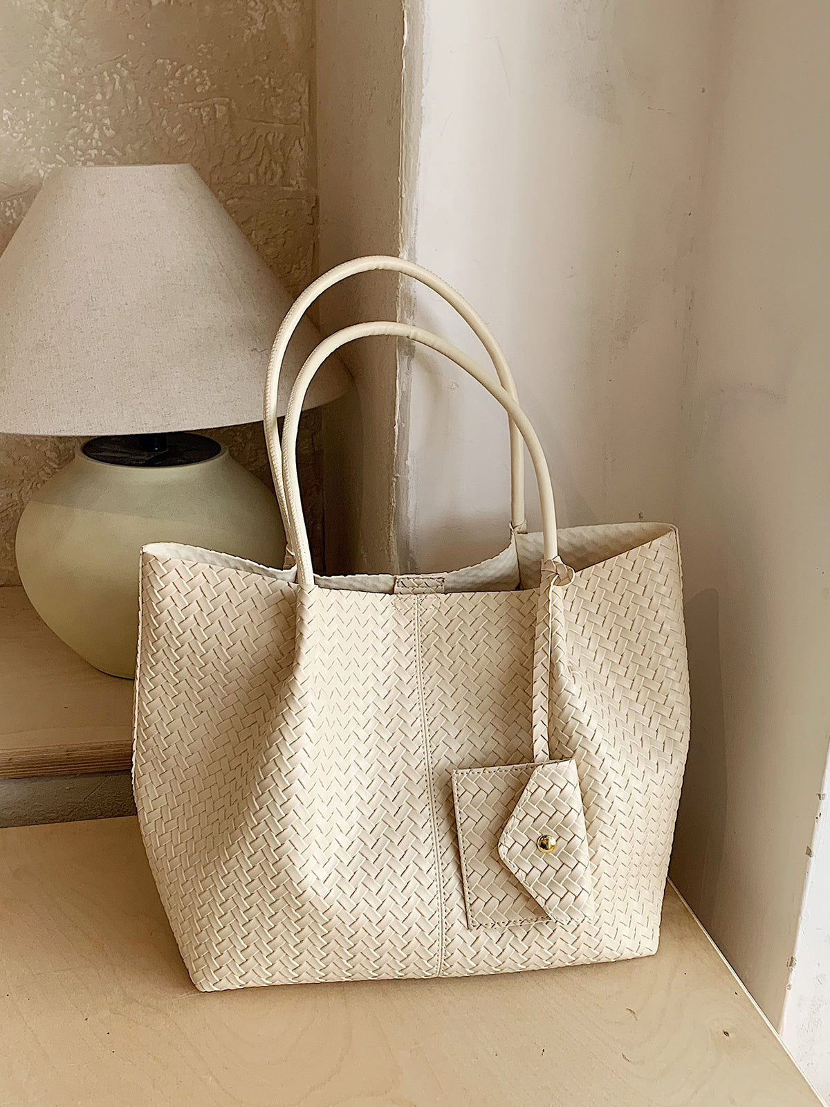 Trendy All-Season PU/Artificial Leather/Microfiber Leather Women's Shoulder Bags Tote Bags | Color: White | Image 2