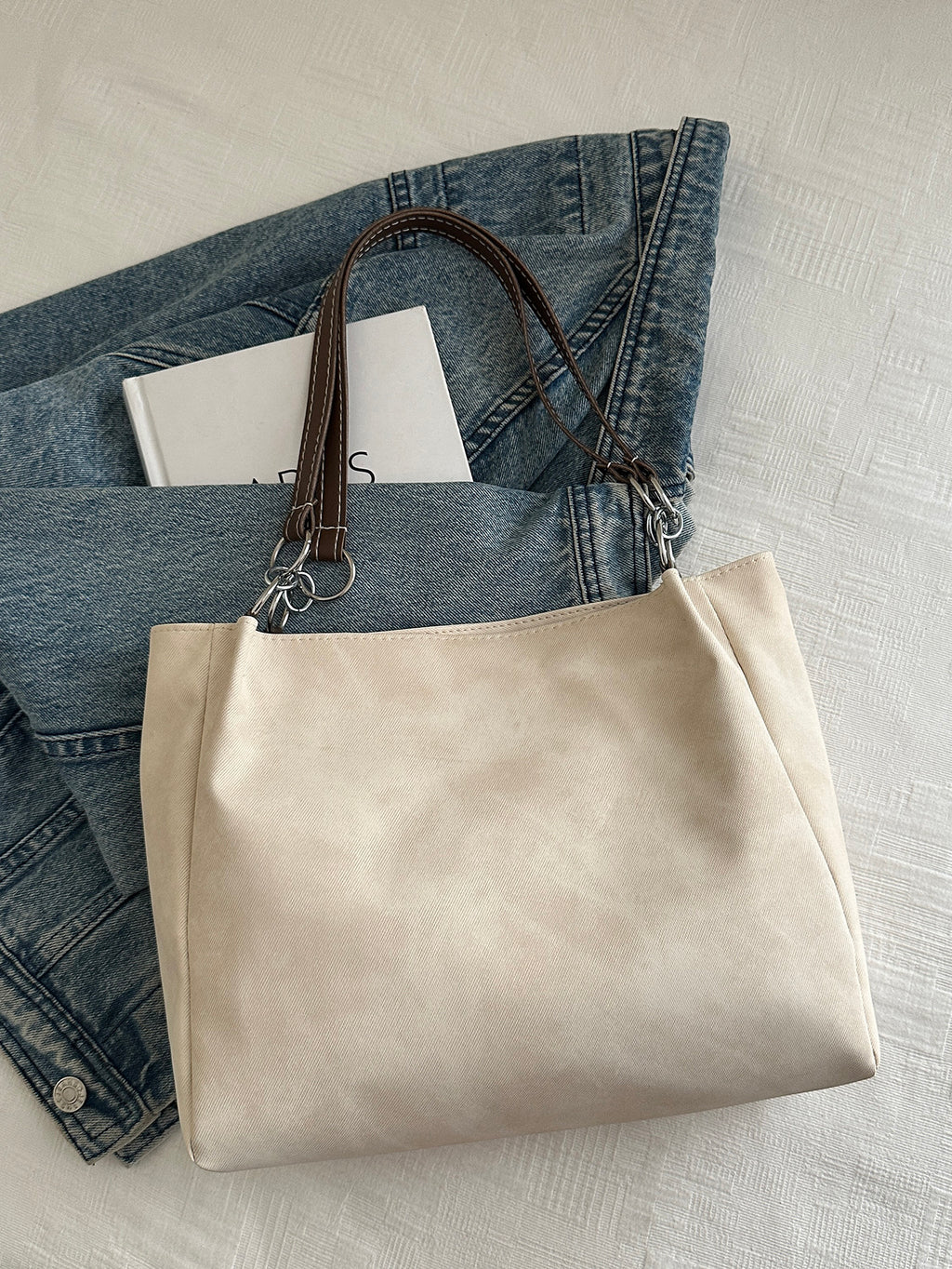 Modern Chic All-Season Denim/Canvas Women's Shoulder Bags Tote Bags | Color: White | Image 3