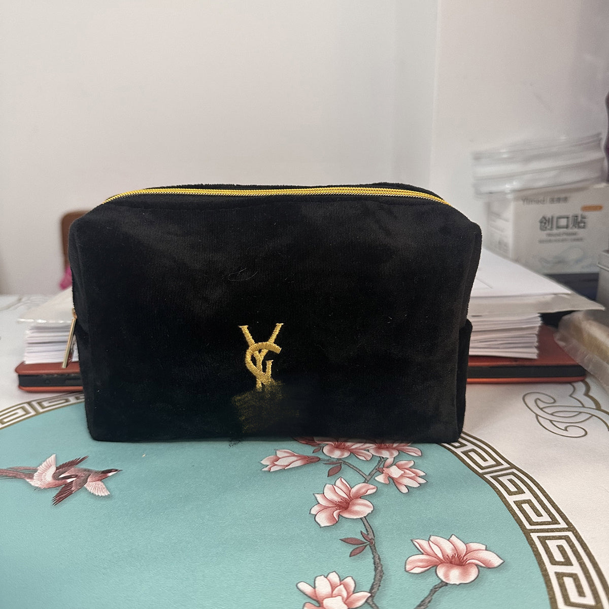 Modern Chic Women's Cosmetic Bag Cosmetic Bag | Color: Black | Image 3