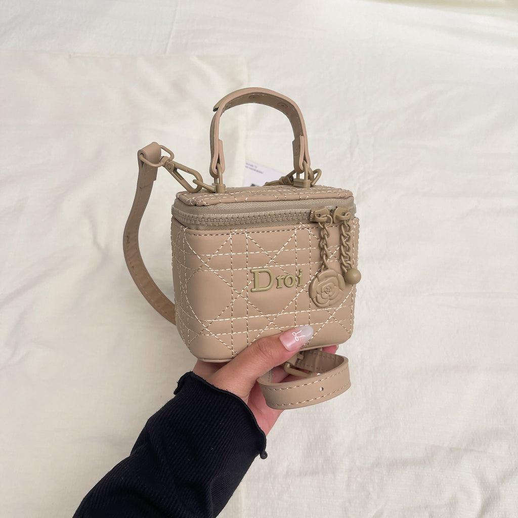 Modern Chic All-Season PU/Artificial Leather/Microfiber Leather Women's Handbags Other Bags | Color: Khaki | Image 1