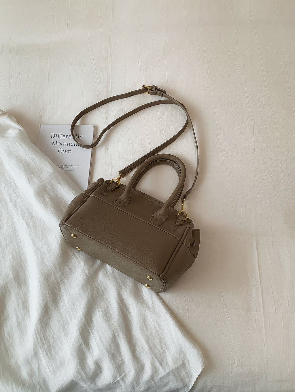 Modern Chic All-Season PU/Artificial Leather/Microfiber Leather Women's Crossbody Bags Other Bags | Color: Grey | Image 2