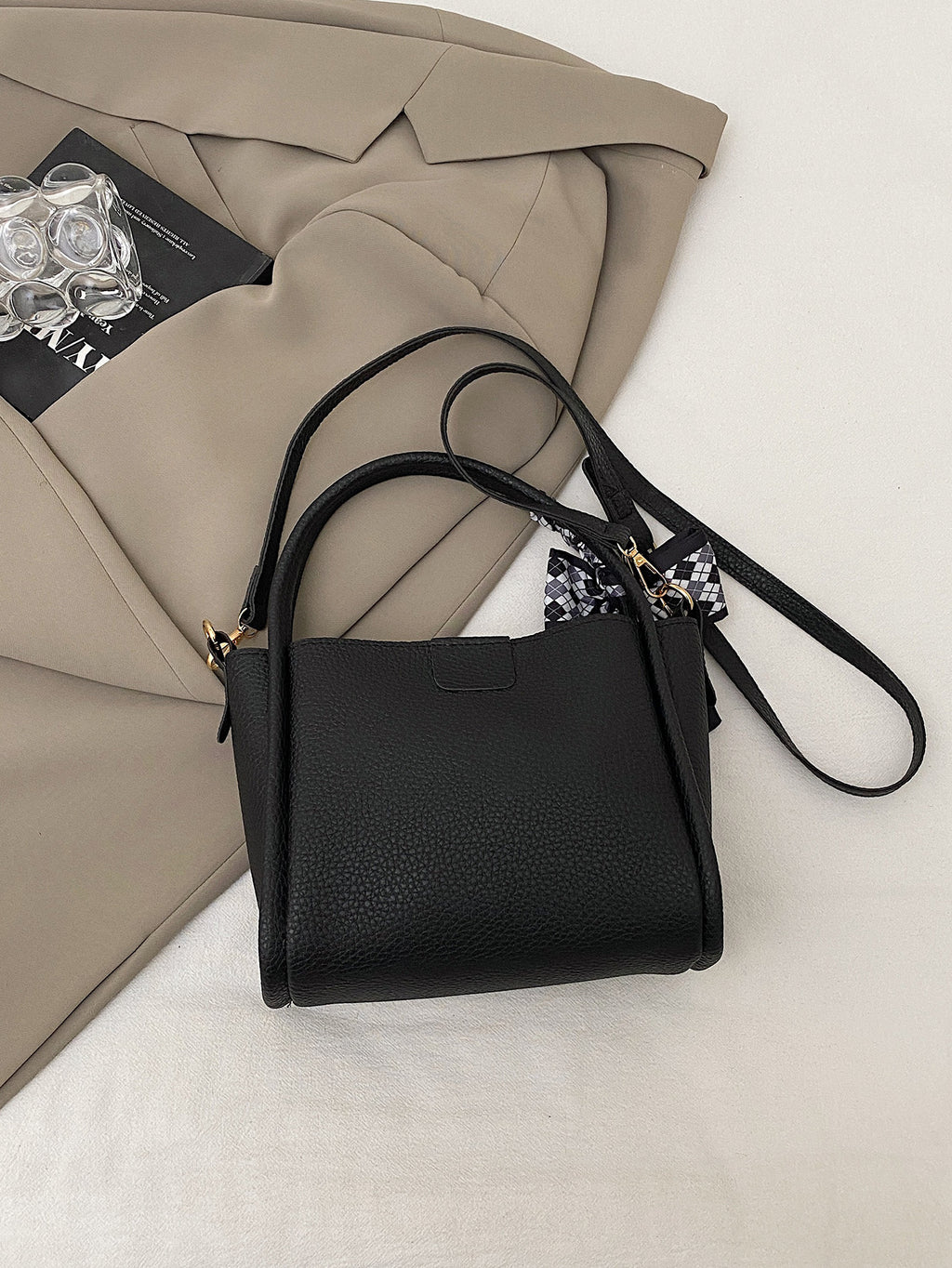 Modern Chic All-Season PU/Artificial Leather/Microfiber Leather Women's Handbags Other Bags | Color: Black | Image 3