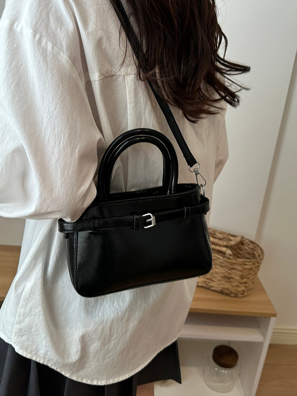Modern Chic All-Season PU/Artificial Leather/Microfiber Leather Women's Crossbody Bags Box Bags | Color: Black | Image 1