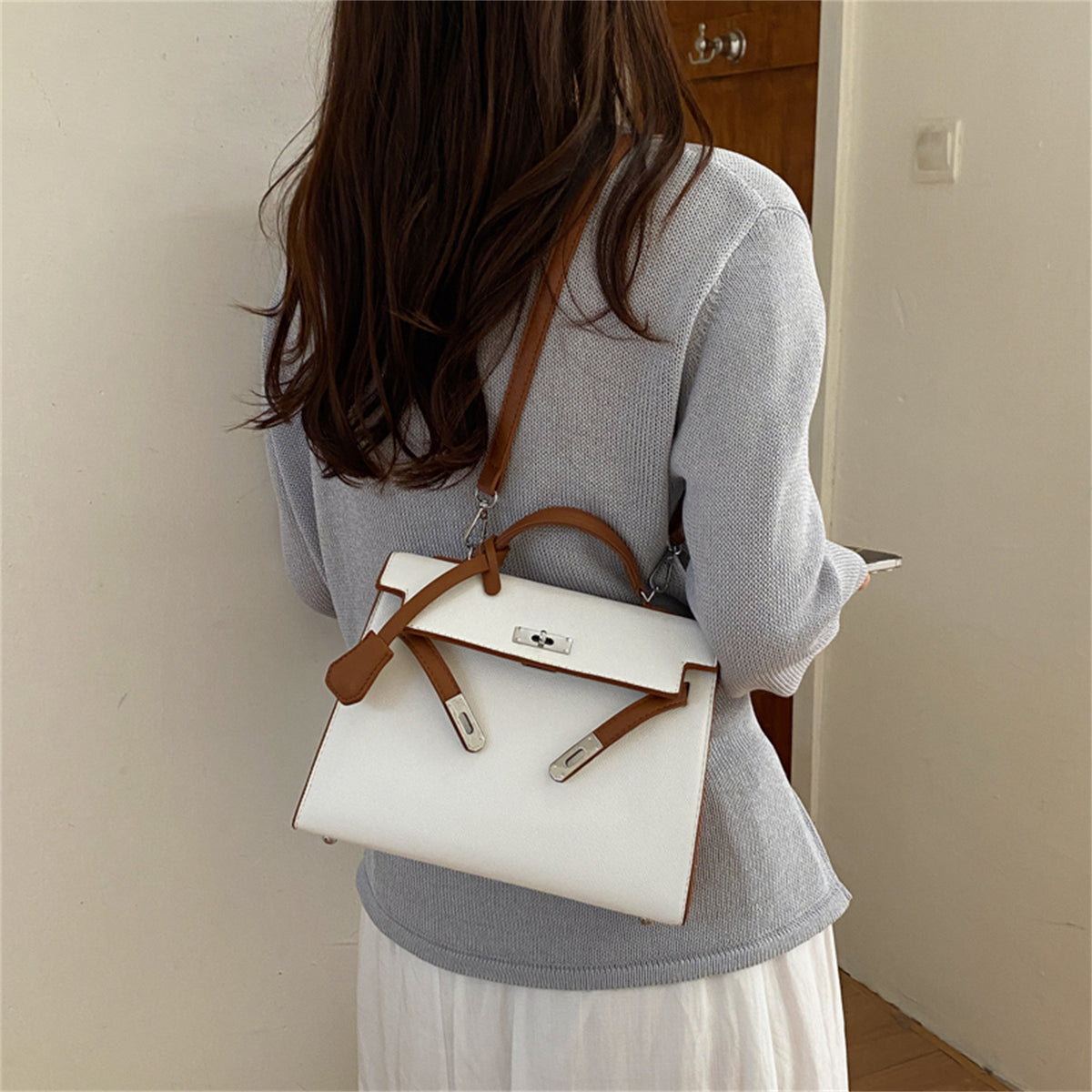 Modern Chic All-Season PU/Artificial Leather/Microfiber Leather Women's Handbags Other Bags | Color: Brown | Image 3