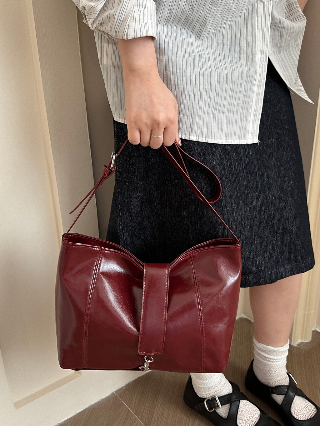 Modern Chic All-Season PU/Artificial Leather/Microfiber Leather Women's Crossbody Bags Other Bags | Color: Red | Image 3