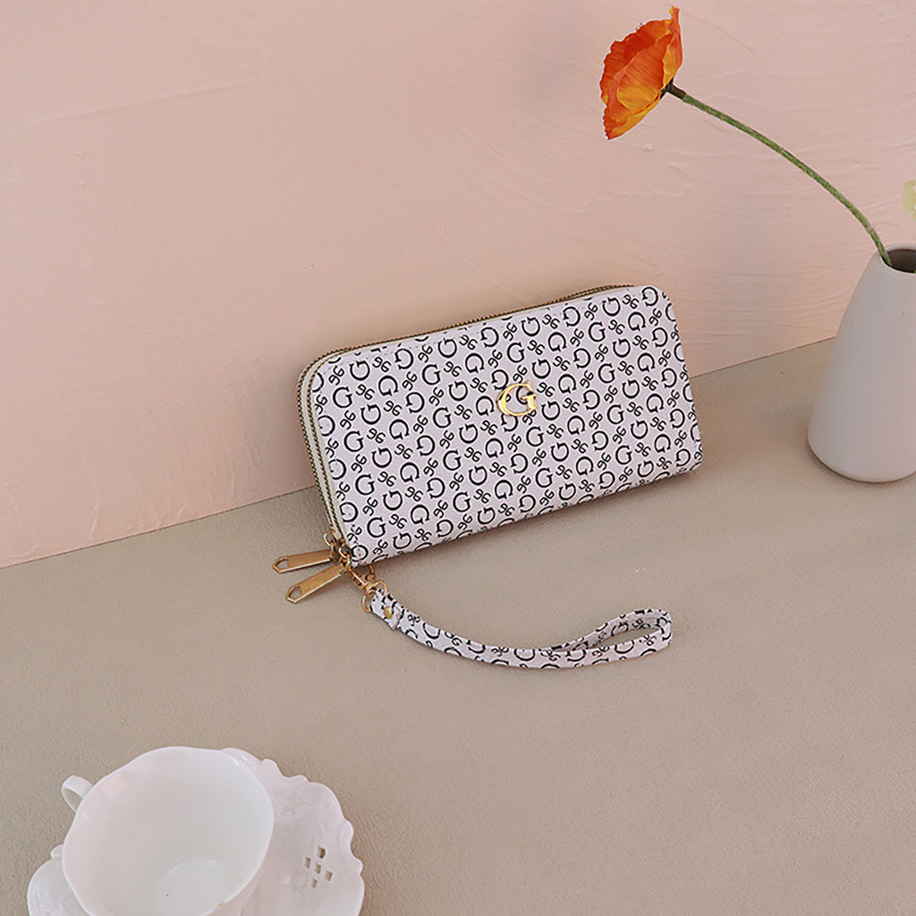 Modern Chic All-Season PU/Artificial Leather/Microfiber Leather, Cloth / Textile, Faux Fur Women's Functional Bags Purses/Wallet | Color: White | Image 2