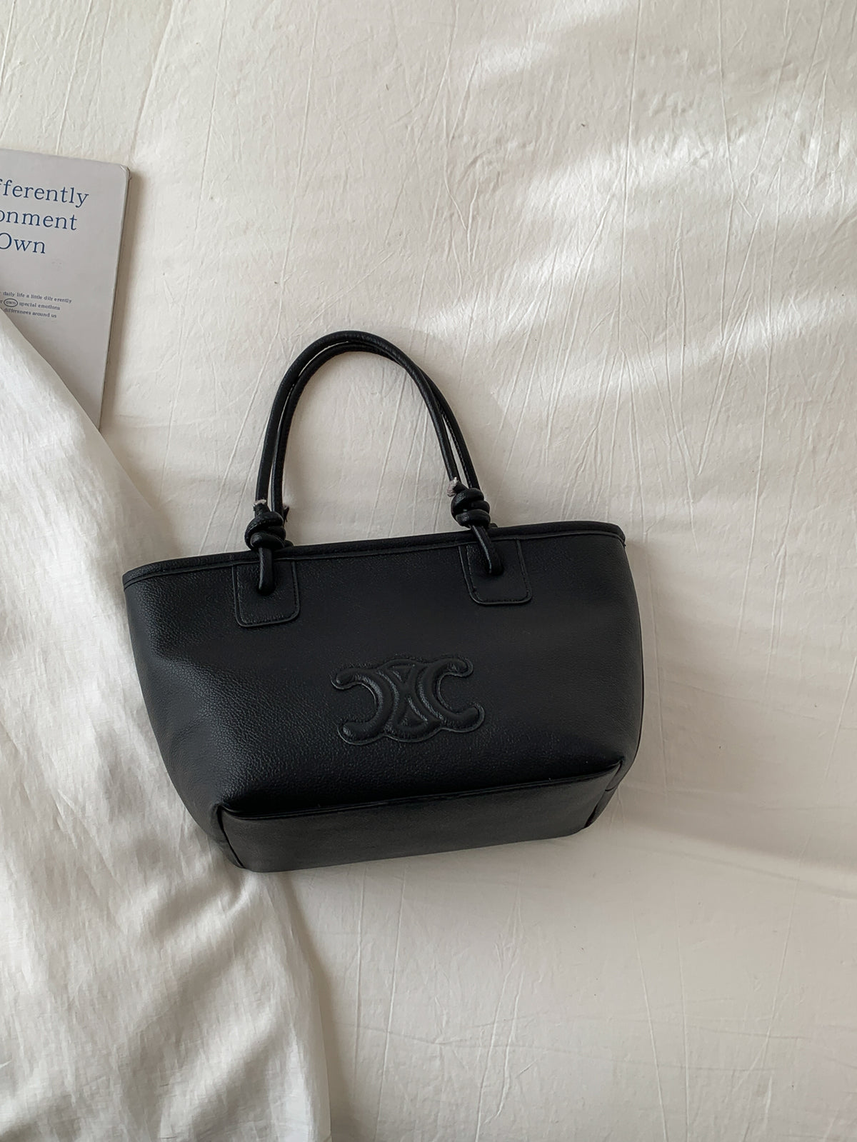 Modern Chic All-Season PU/Artificial Leather/Microfiber Leather Women's Handbags Tote Bags | Color: Black | Image 1
