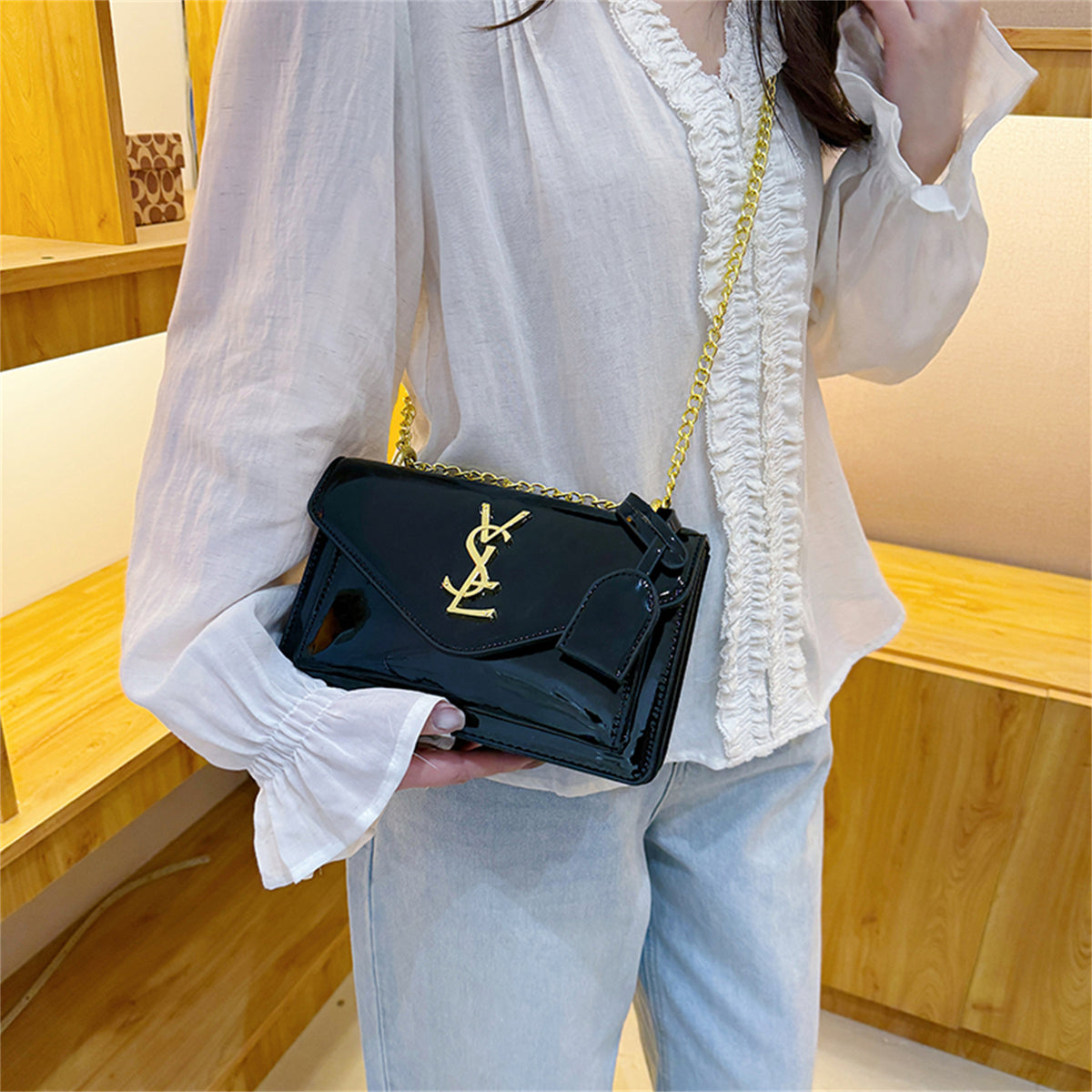 Modern Chic All-Season PU/Artificial Leather/Microfiber Leather, Patent Leather/Glossy Women's Handbags Other Bags | Color: Black | Image 2