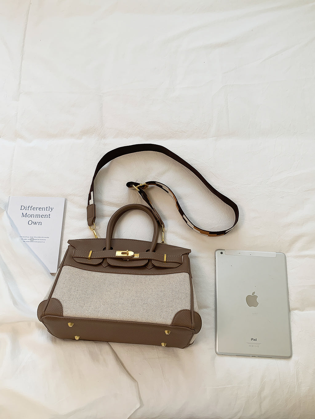 Quiet Luxury All-Season Cloth / Textile Women's Handbags Tote Bags | Color: Khaki | Image 3