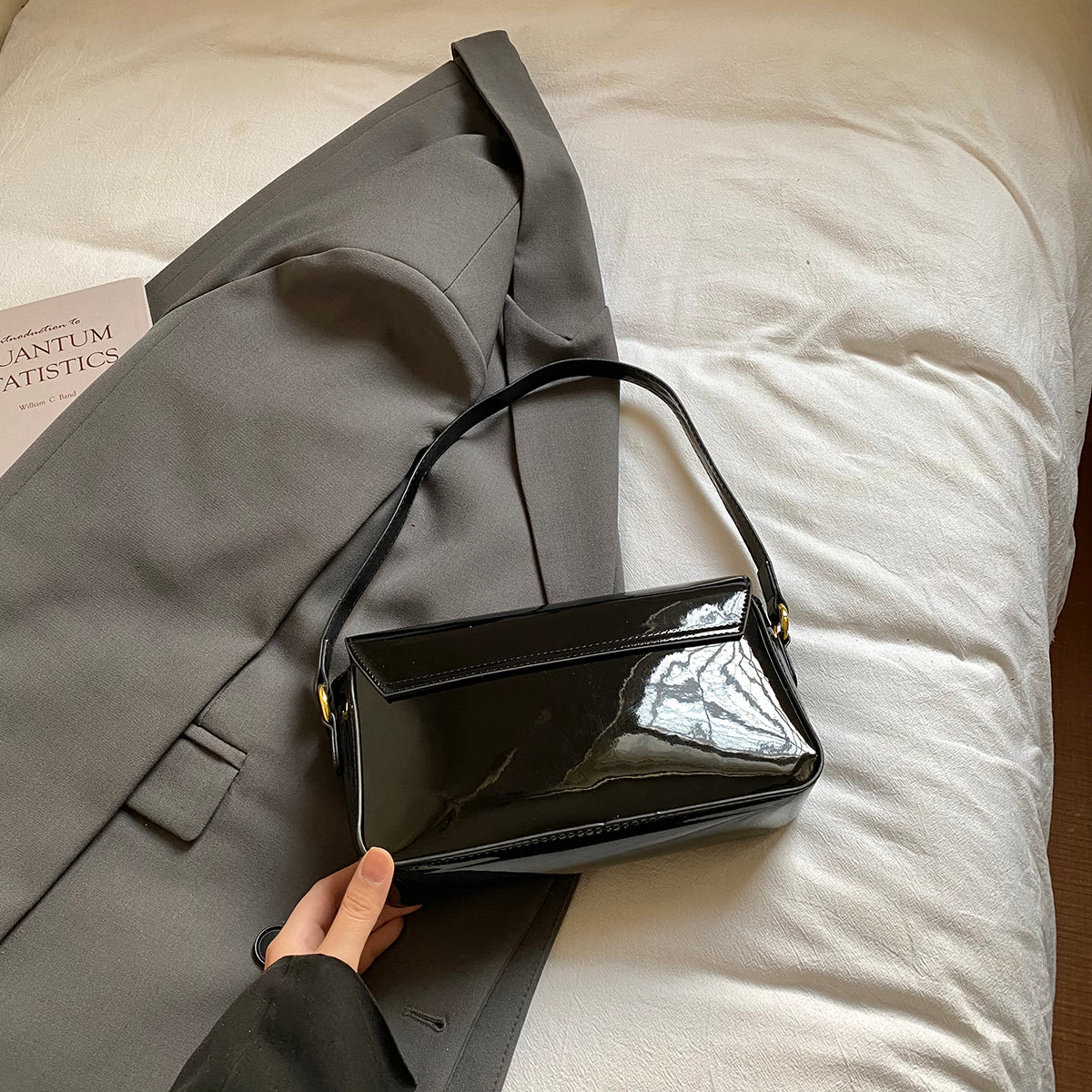 Modern Chic All-Season PU/Artificial Leather/Microfiber Leather Women's Handbags Other Bags | Color: Black | Image 3