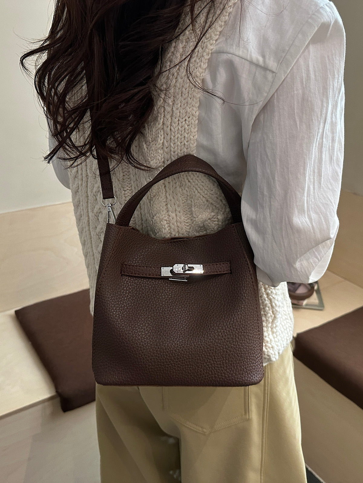 Modern Chic All-Season PU/Artificial Leather/Microfiber Leather Women's Crossbody Bags Bucket Bags | Color: Coffee | Image 2