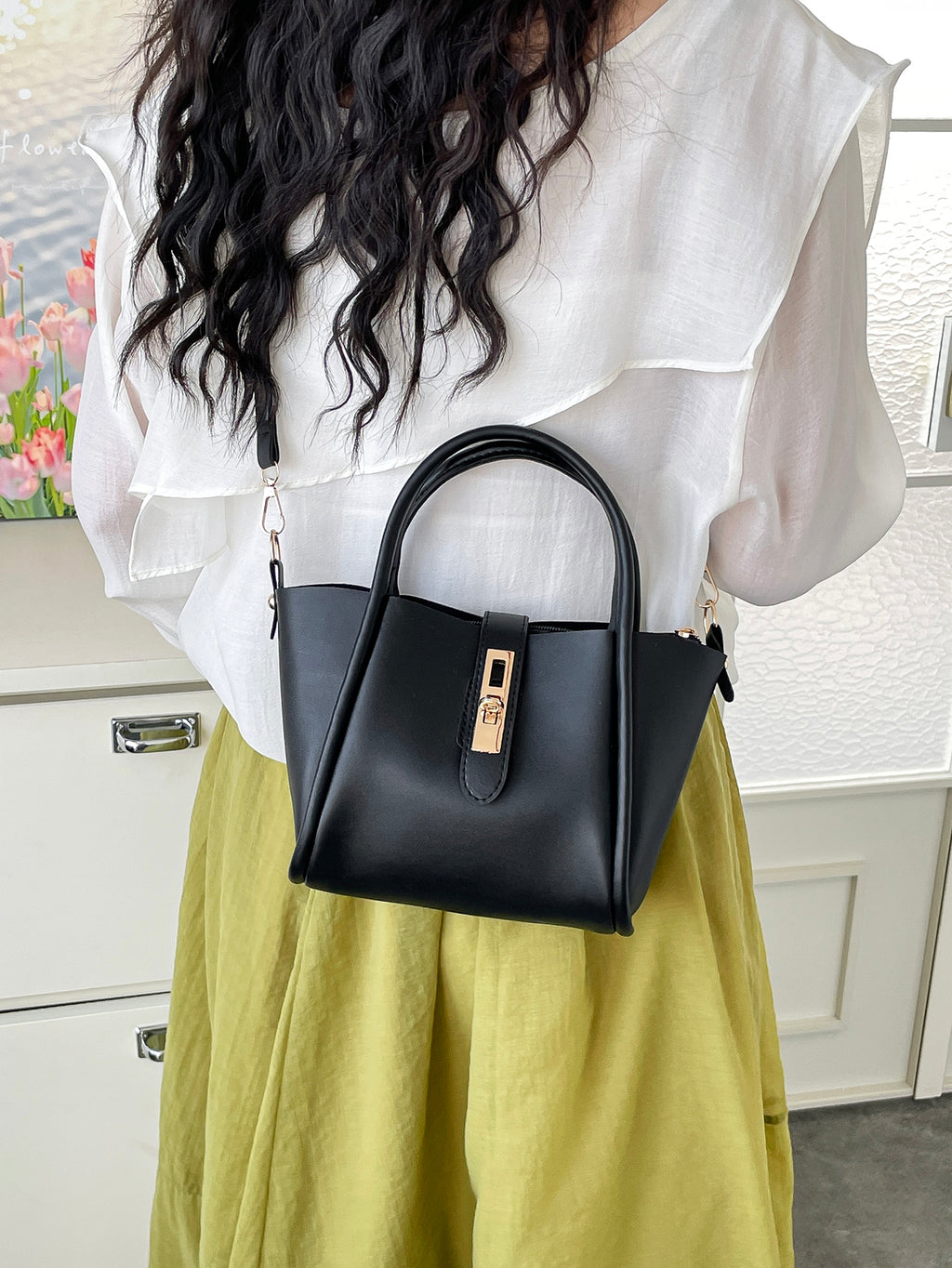 Modern Chic All-Season PU/Artificial Leather/Microfiber Leather Women's Crossbody Bags Other Bags | Color: Black | Image 2