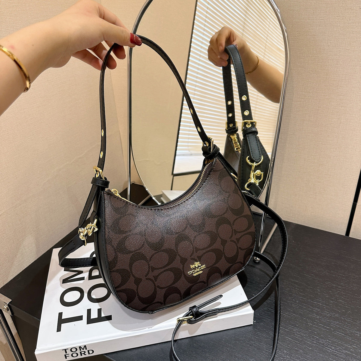 Modern Chic All-Season PU/Artificial Leather/Microfiber Leather Women's Shoulder Bags Underarm Bags | Color: Coffee | Image 1