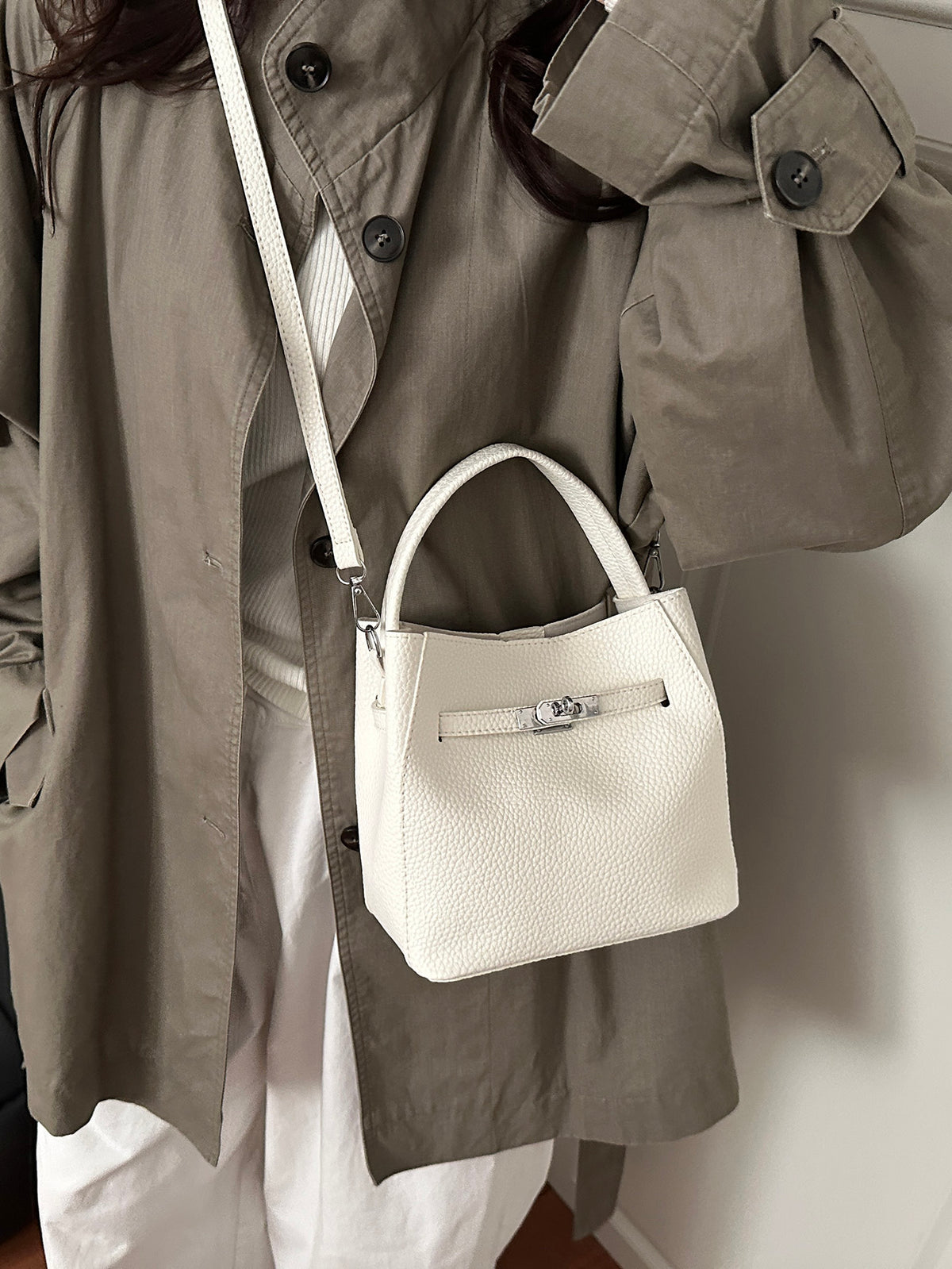 Modern Chic All-Season PU/Artificial Leather/Microfiber Leather Women's Crossbody Bags Bucket Bags | Color: White | Image 2