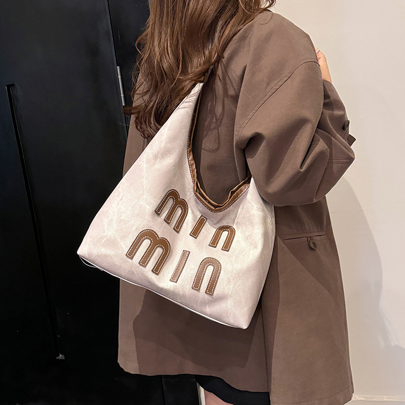 Modern Chic All-Season PU/Artificial Leather/Microfiber Leather Women's Handbags Other Bags | Color: Beige | Image 3