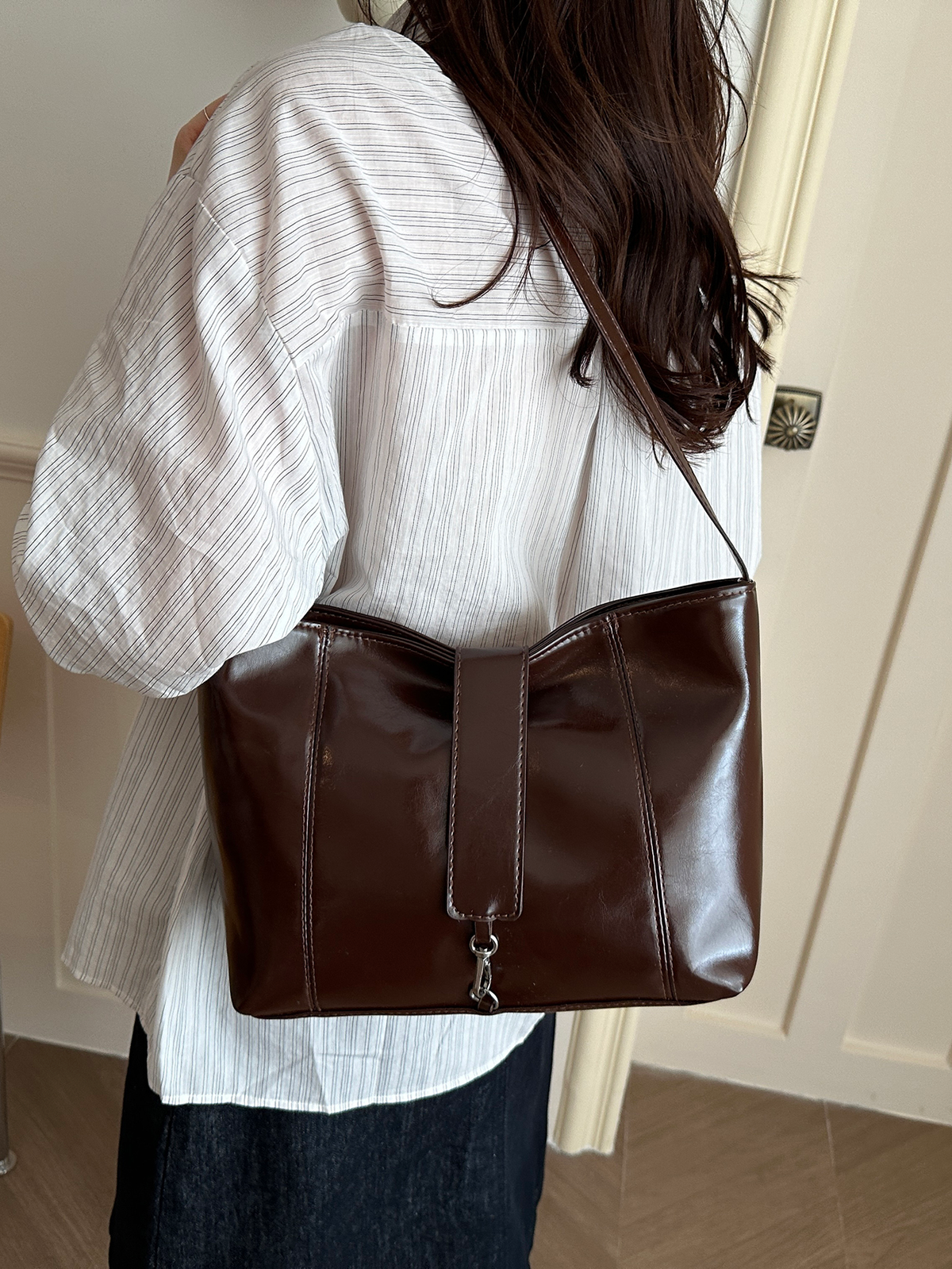 Modern Chic All-Season PU/Artificial Leather/Microfiber Leather Women's Crossbody Bags Other Bags | Color: Coffee | Image 2