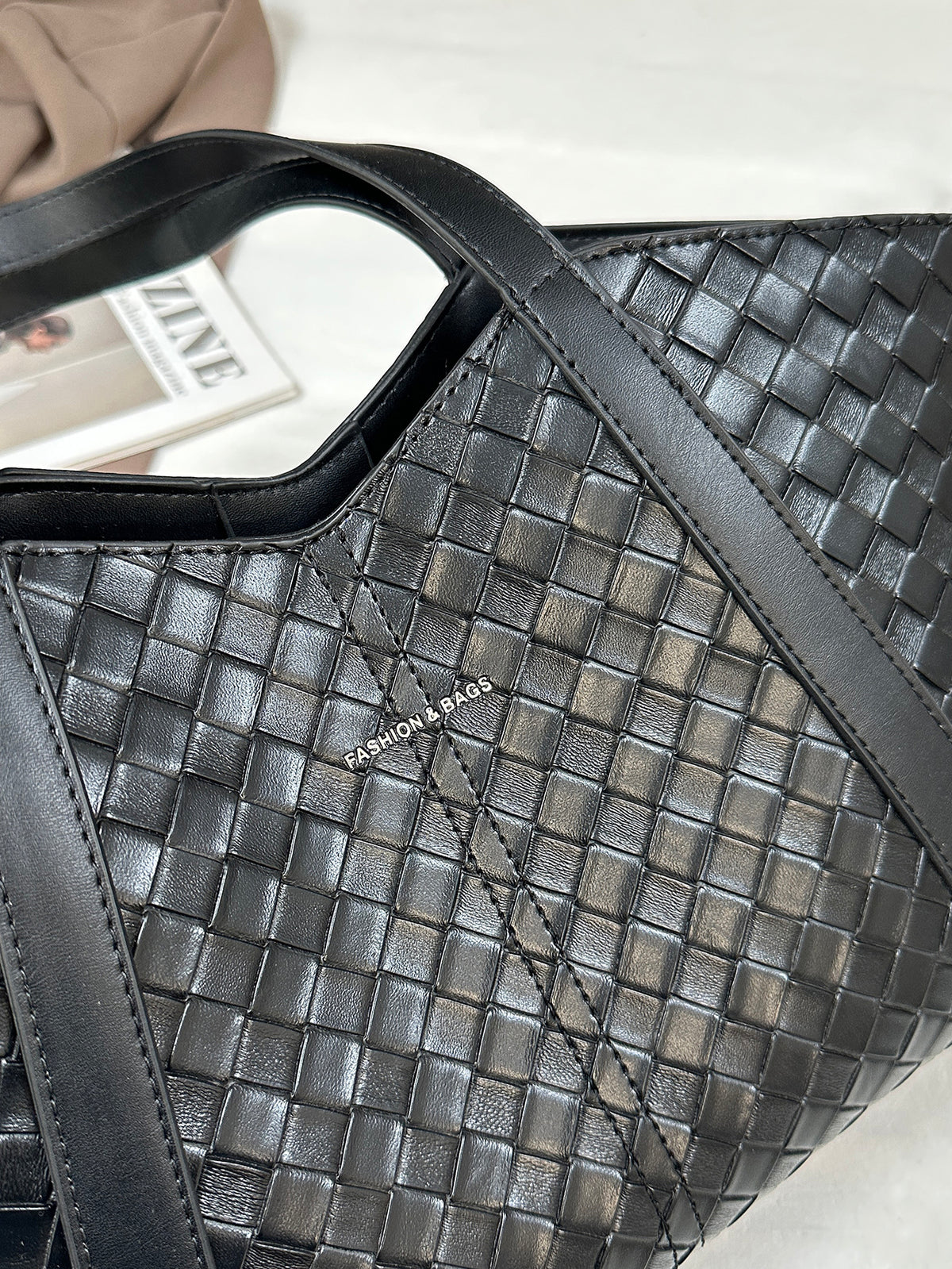 Modern Chic All-Season PU/Artificial Leather/Microfiber Leather Women's Shoulder Bags Tote Bags | Color: Black | Image 3