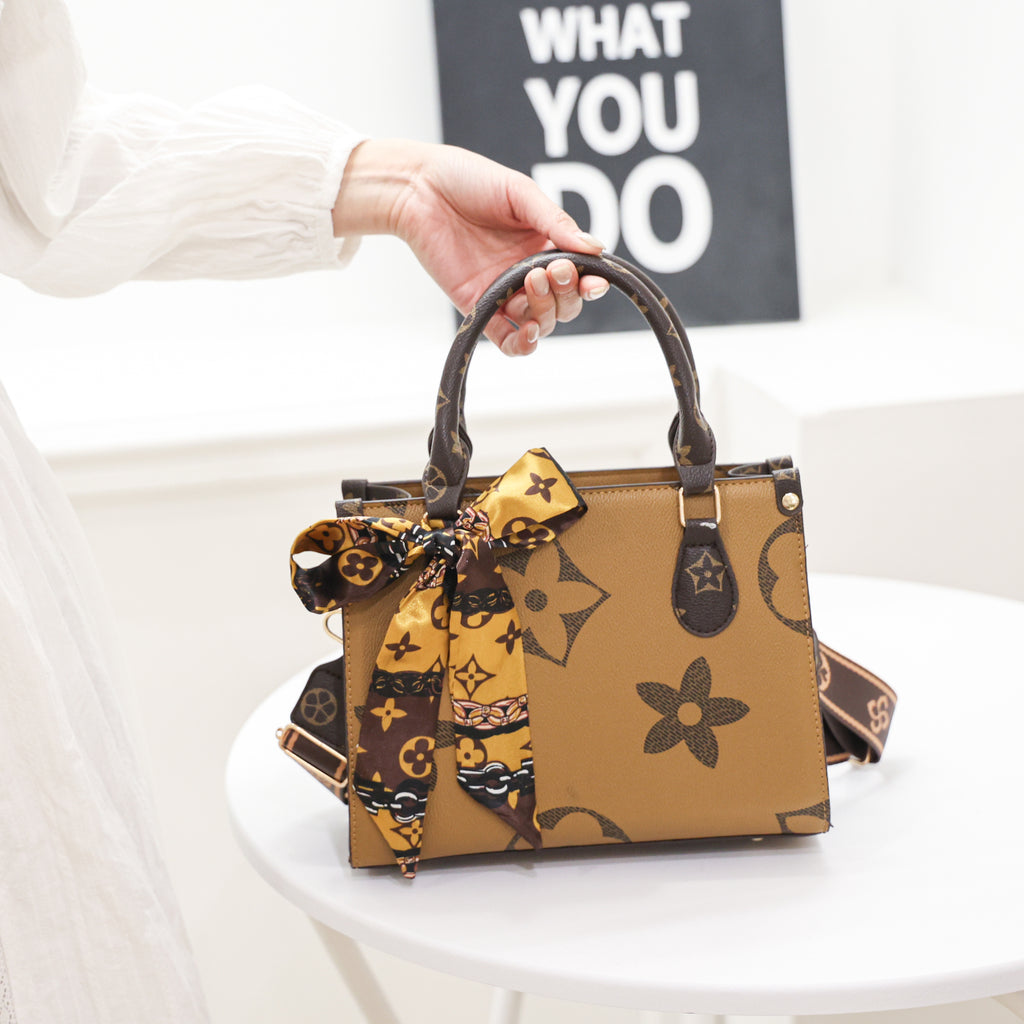 Modern Chic All-Season PU/Artificial Leather/Microfiber Leather Women's Crossbody Bags Other Bags | Color: Light Brown | Image 2