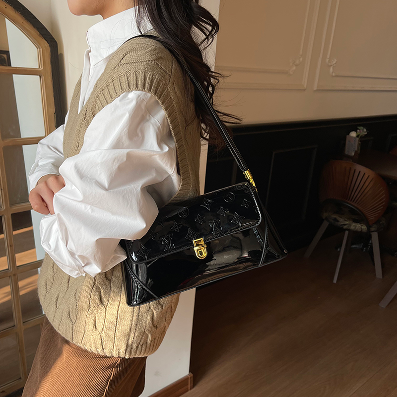 Modern Chic All-Season Patent Leather/Glossy Women's Shoulder Bags Underarm Bags | Color: Black | Image 1