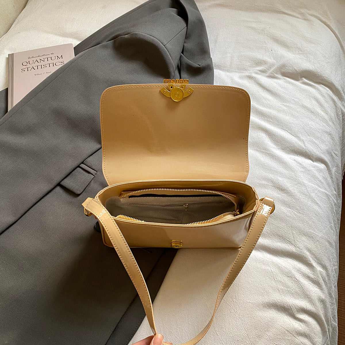 Modern Chic All-Season PU/Artificial Leather/Microfiber Leather Women's Handbags Other Bags | Color: Khaki | Image 2