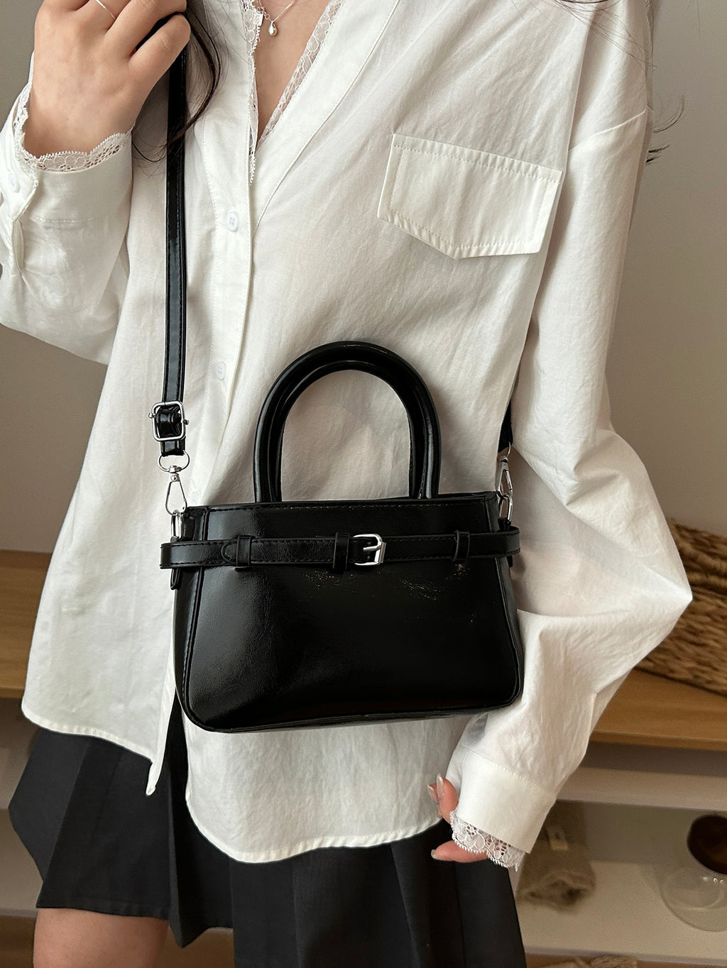 Modern Chic All-Season PU/Artificial Leather/Microfiber Leather Women's Crossbody Bags Box Bags | Color: Black | Image 2