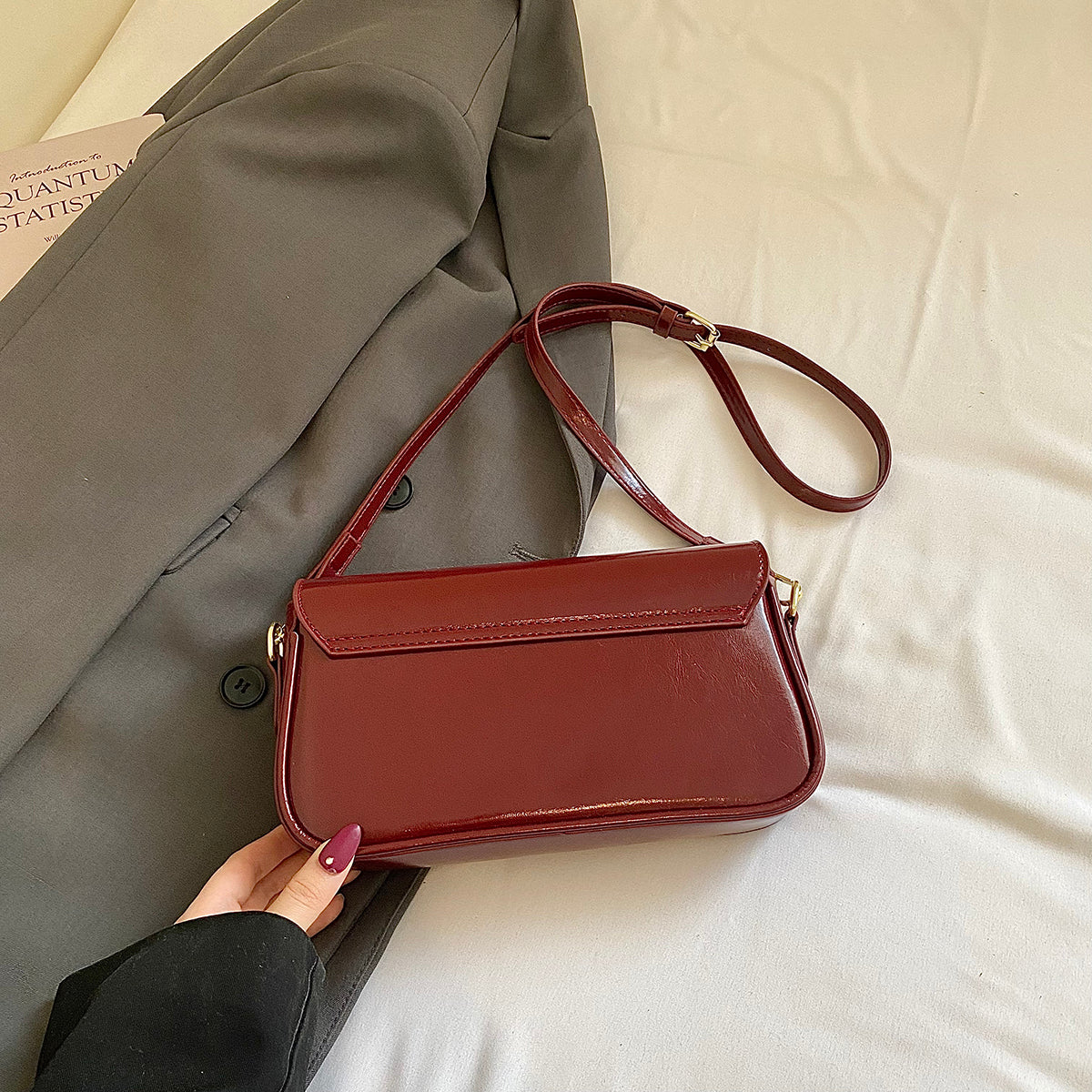 Modern Chic All-Season PU/Artificial Leather/Microfiber Leather Women's Handbags Other Bags | Color: Red | Image 3
