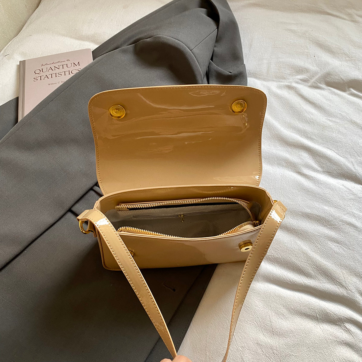 Modern Chic All-Season PU/Artificial Leather/Microfiber Leather Women's Handbags Other Bags | Color: Khaki | Image 2