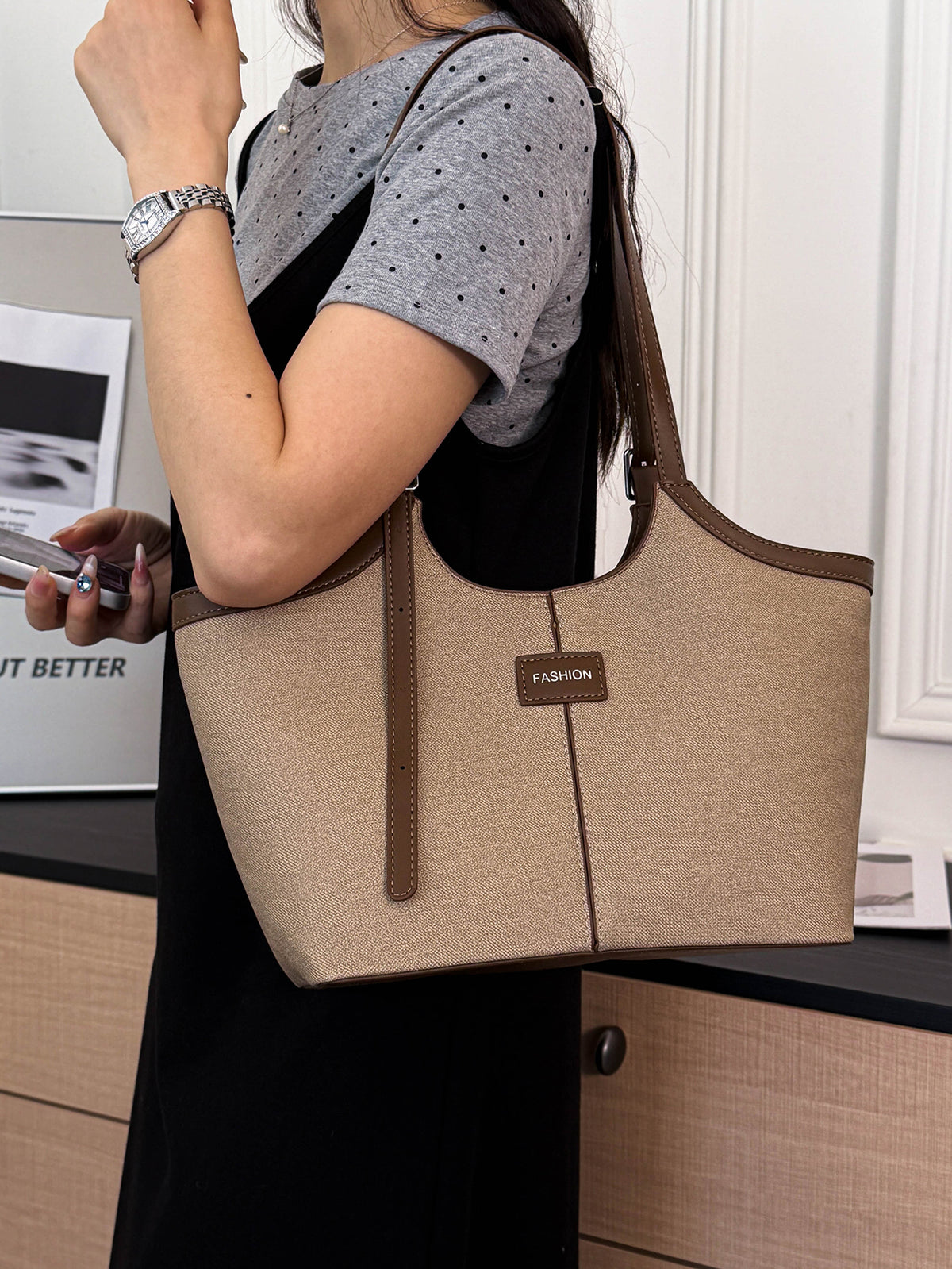 Modern Chic All-Season PU/Artificial Leather/Microfiber Leather Women's Shoulder Bags Tote Bags | Color: Khaki | Image 1