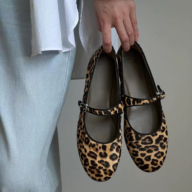 Modern Chic All-Season PU/Artificial Leather/Microfiber Leather Women's Flat Shoes | Color: Leopard | Image 1
