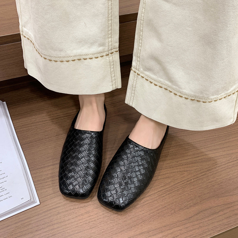 Modern Chic All-Season PU/Artificial Leather/Microfiber Leather Women's Flat Slippers | Color: Black | Image 3