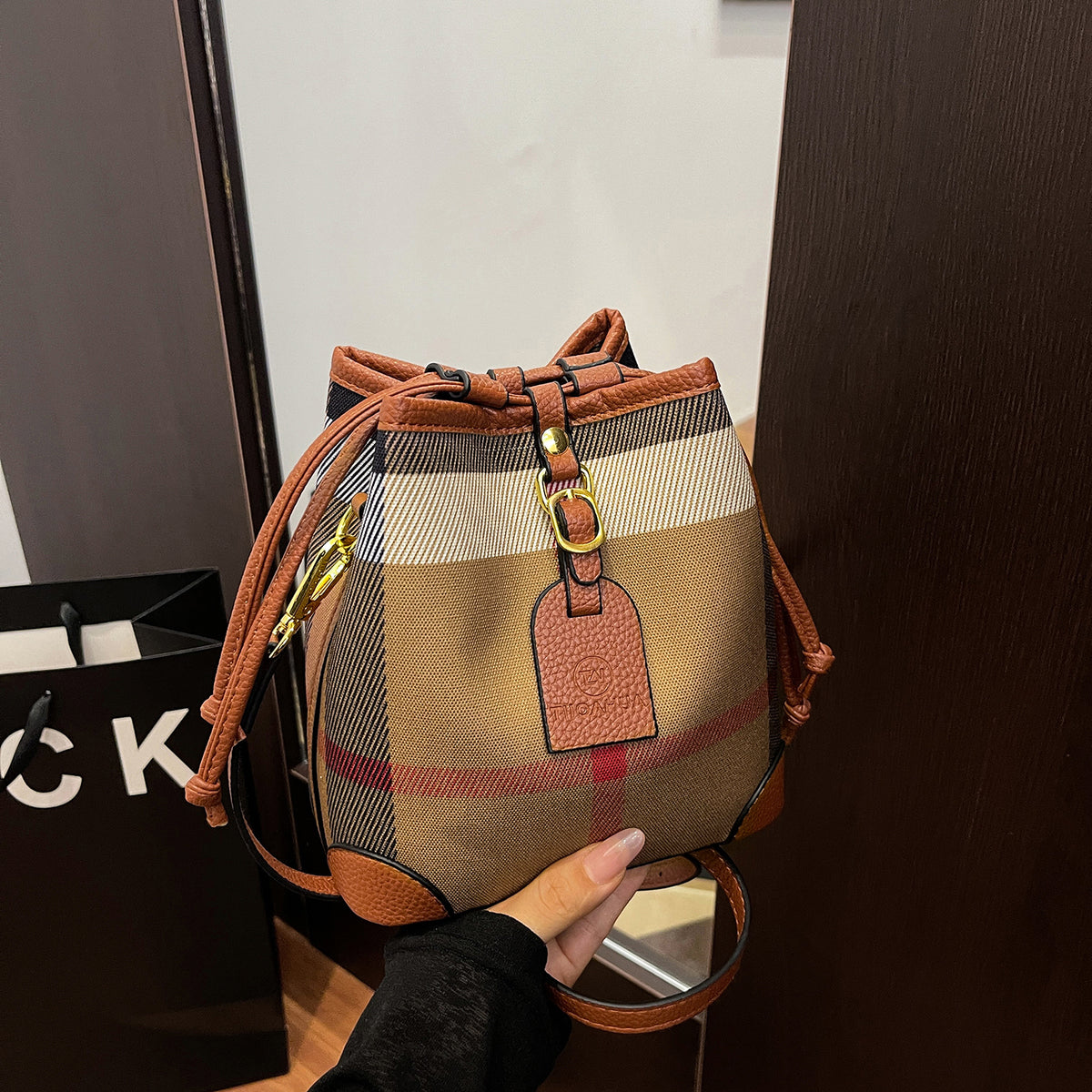 Modern Chic All-Season Cloth / Textile Women's Crossbody Bags Bucket Bags | Color: Style 1 | Image 1