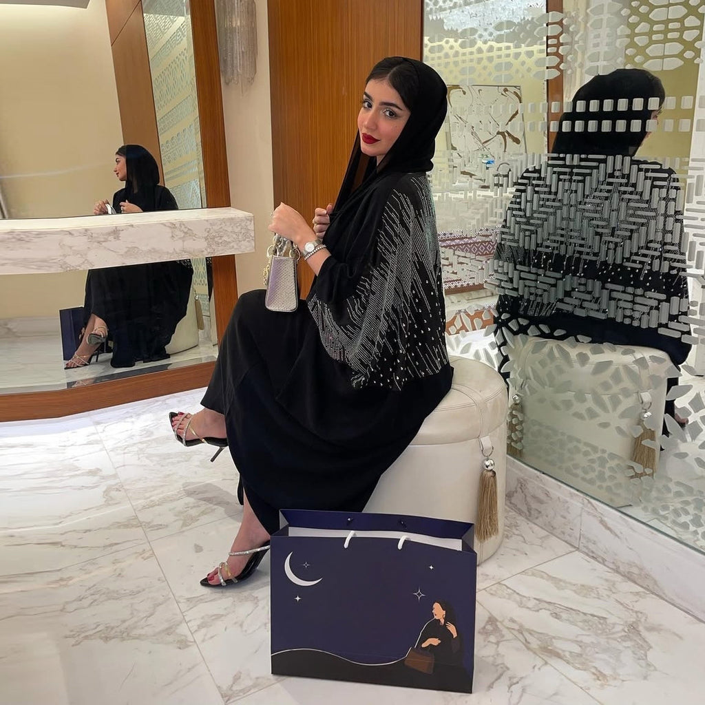 Minimalist All-Season Abaya | Color: Black | Image 1