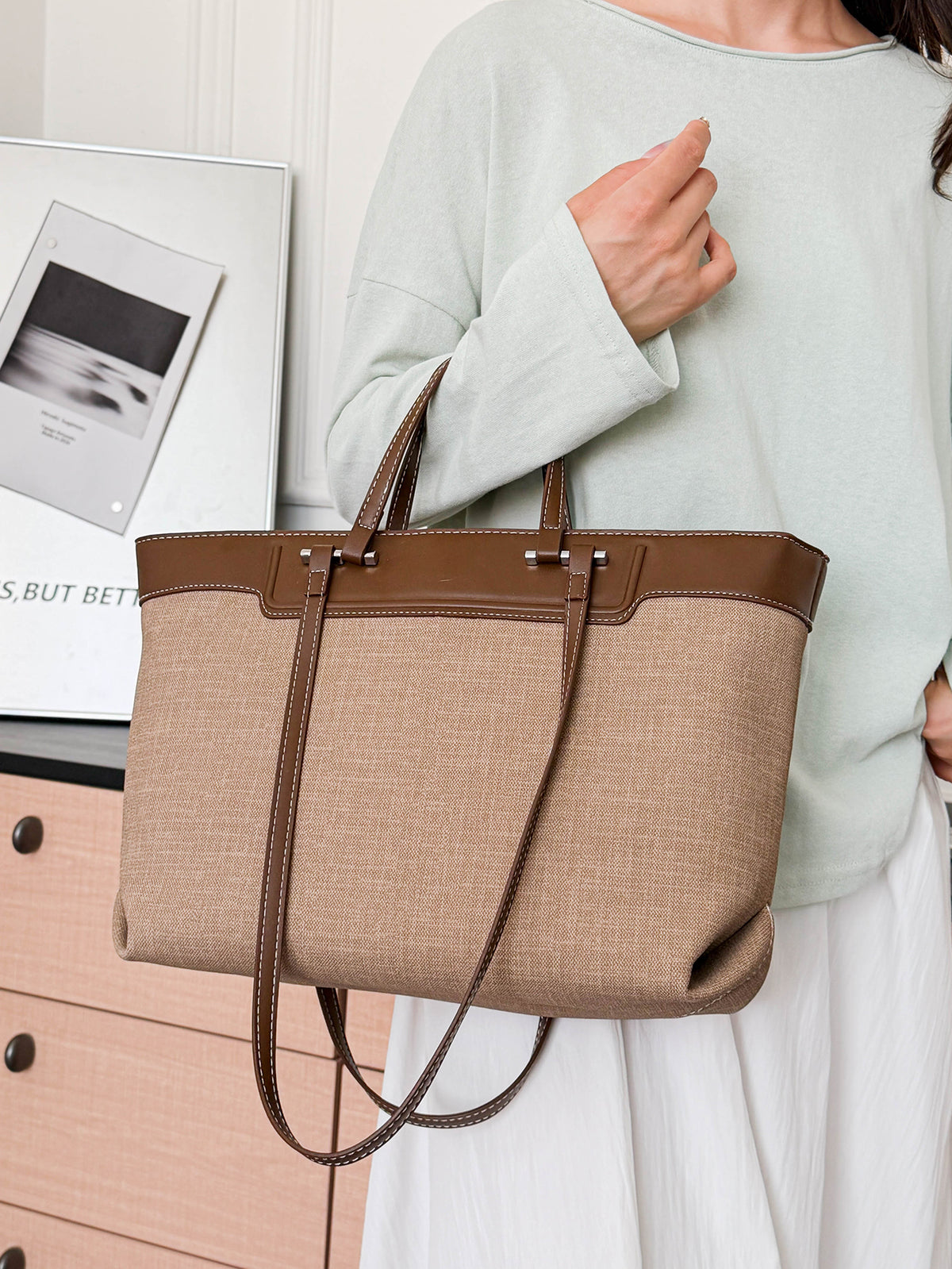 Modern Chic All-Season PU/Artificial Leather/Microfiber Leather Women's Shoulder Bags Tote Bags | Color: Khaki | Image 1