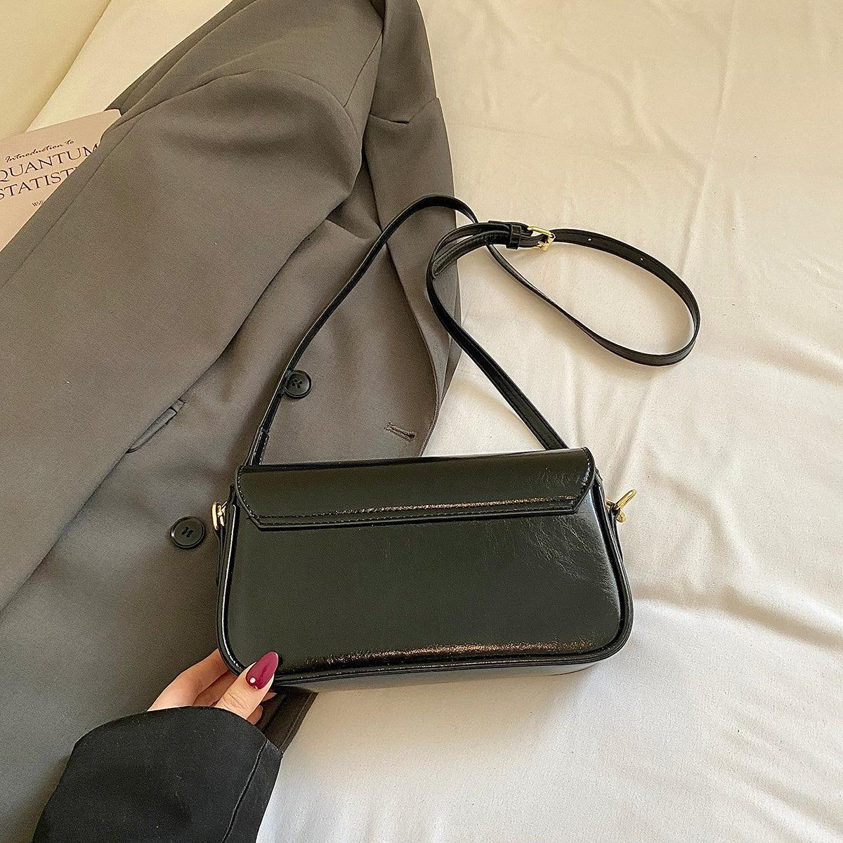 Modern Chic All-Season PU/Artificial Leather/Microfiber Leather Women's Handbags Other Bags | Color: Black | Image 3