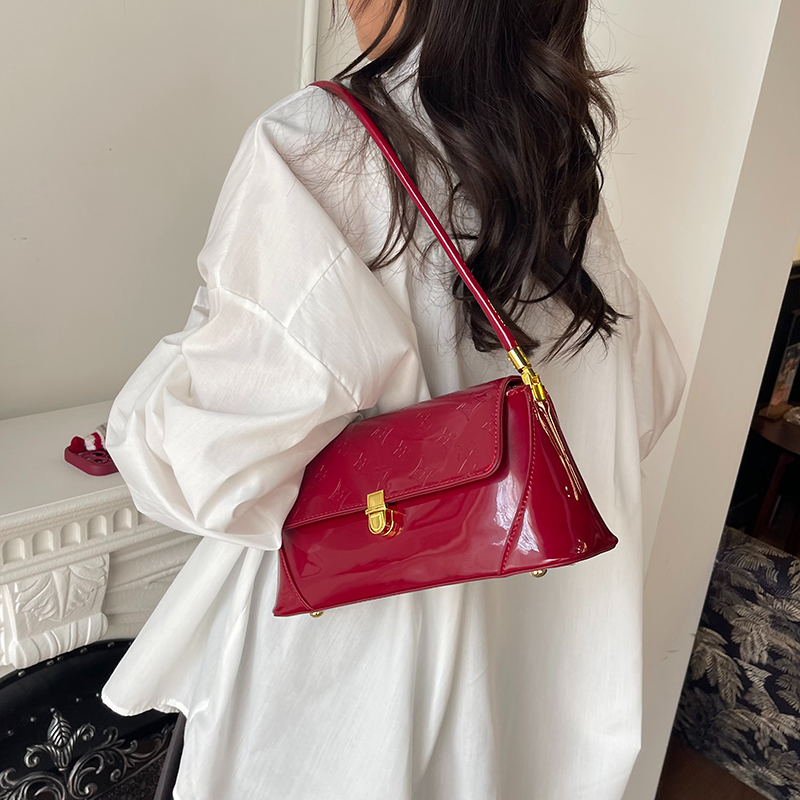 Modern Chic All-Season Patent Leather/Glossy Women's Shoulder Bags Underarm Bags | Color: Red | Image 2