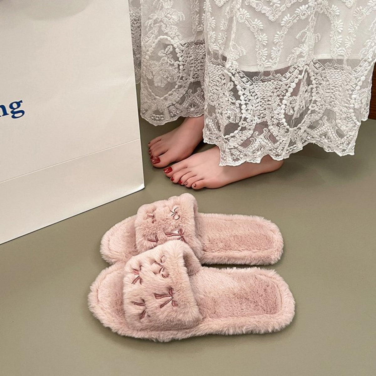 Modern Chic All-Season Cloth / Textile Women's Home Slippers | Color: Pink | Image 3