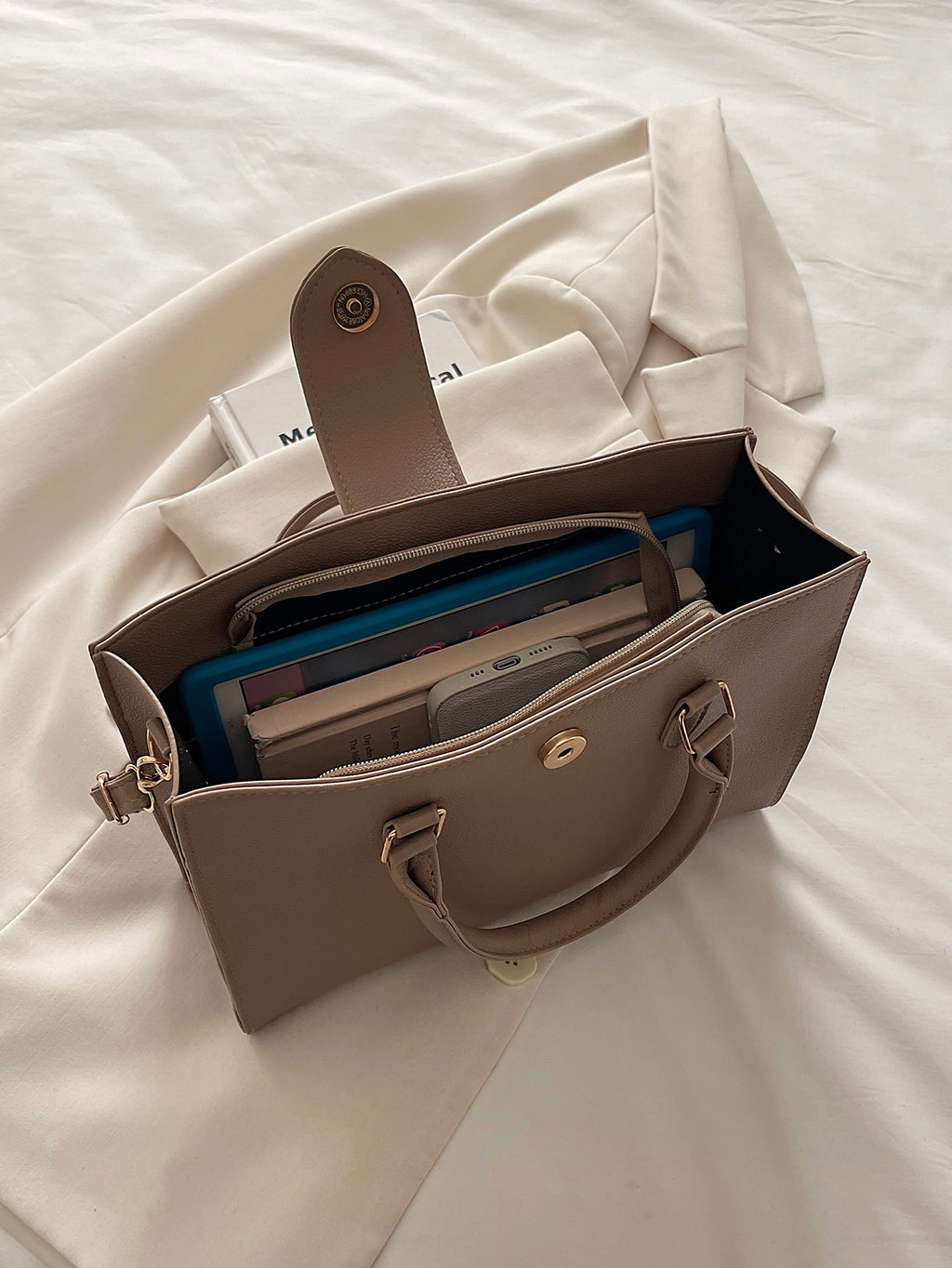Modern Chic All-Season PU/Artificial Leather/Microfiber Leather Women's Handbags Tote Bags | Color: Khaki | Image 2
