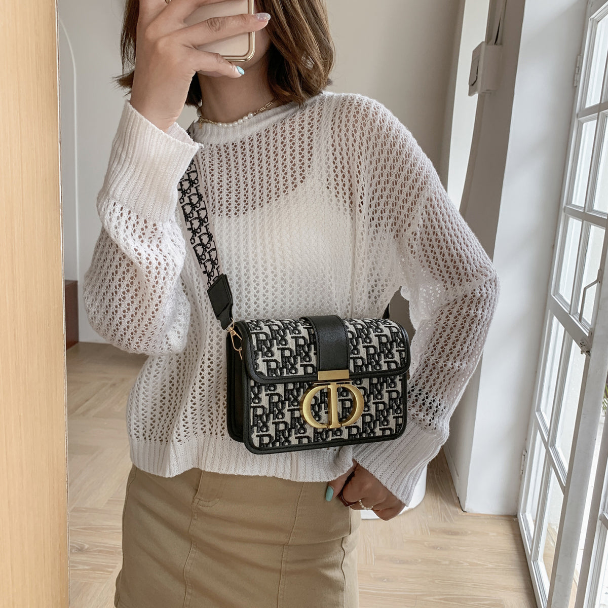 Modern Chic All-Season Cloth / Textile Women's Crossbody Bags Box Bags | Color: Black | Image 3