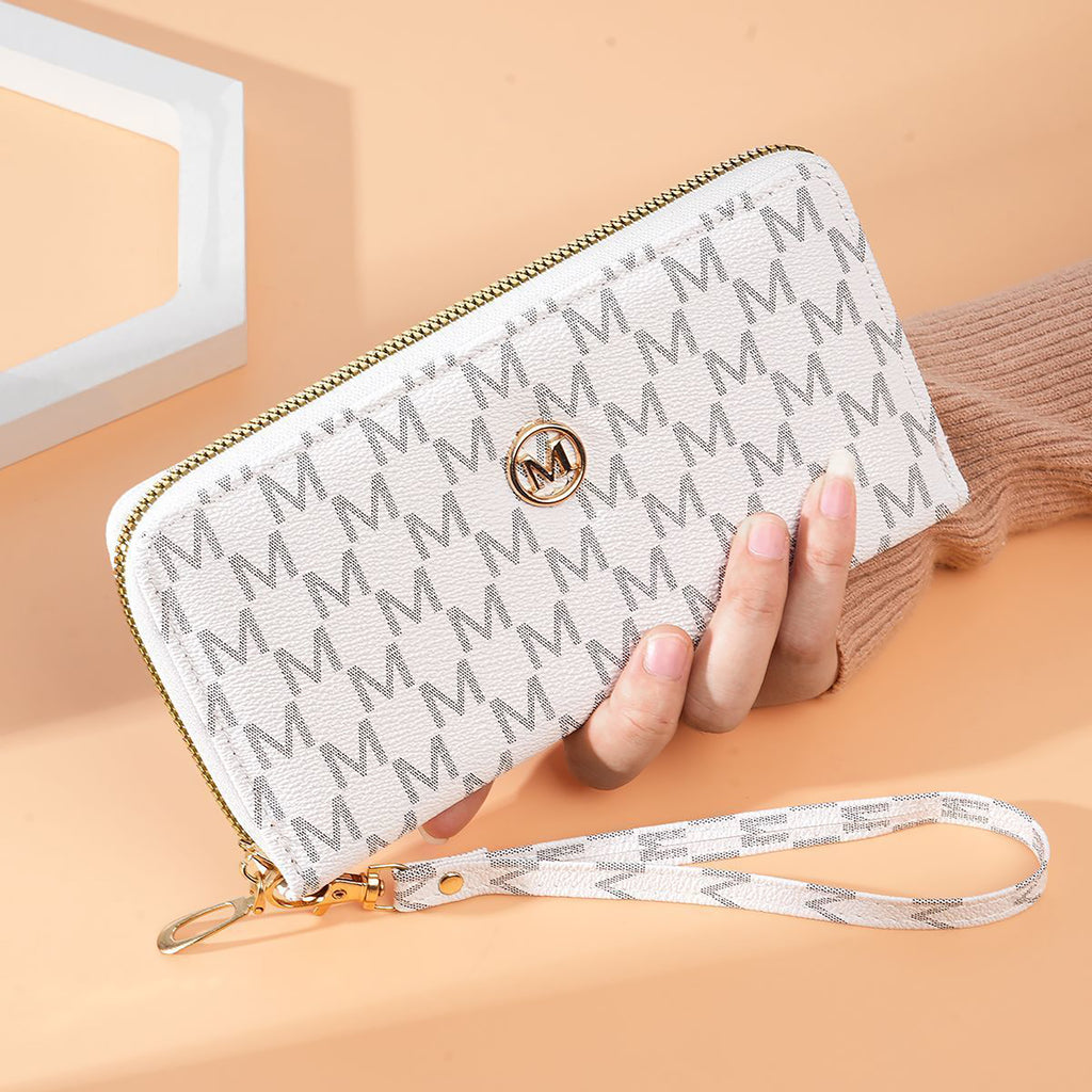 Modern Chic All-Season PU/Artificial Leather/Microfiber Leather, Faux Fur, Cloth / Textile Women's Functional Bags Purses/Wallet | Color: White | Image 1