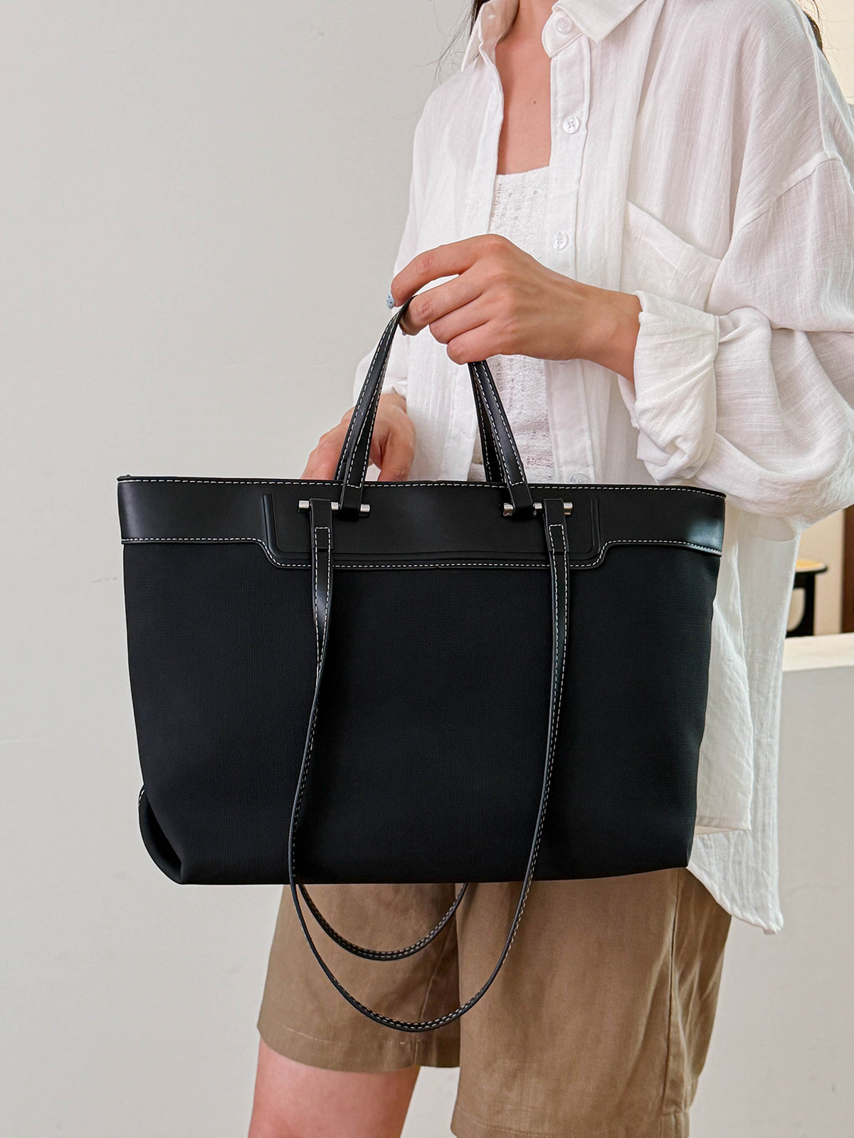 Modern Chic All-Season PU/Artificial Leather/Microfiber Leather Women's Shoulder Bags Tote Bags | Color: Black | Image 1