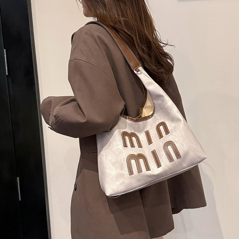 Modern Chic All-Season PU/Artificial Leather/Microfiber Leather Women's Handbags Other Bags | Color: Beige | Image 2