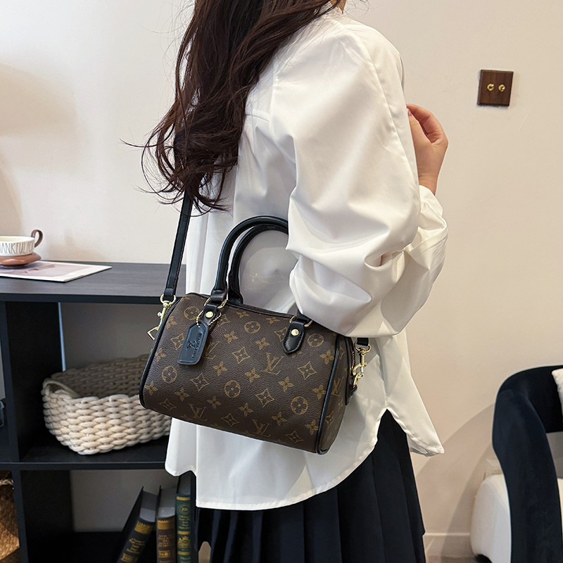 Modern Chic All-Season PU/Artificial Leather/Microfiber Leather, Cloth / Textile Women's Crossbody Bags Bucket Bags | Color: Coffee | Image 3