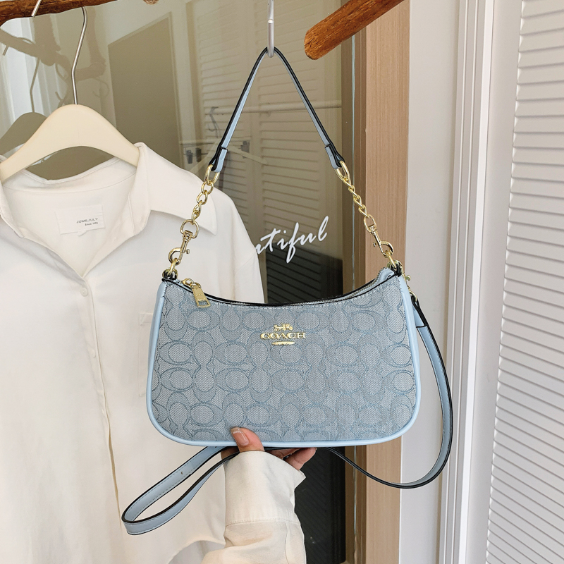 Modern Chic All-Season PU/Artificial Leather/Microfiber Leather Women's Handbags Other Bags | Color: Light Blue | Image 3