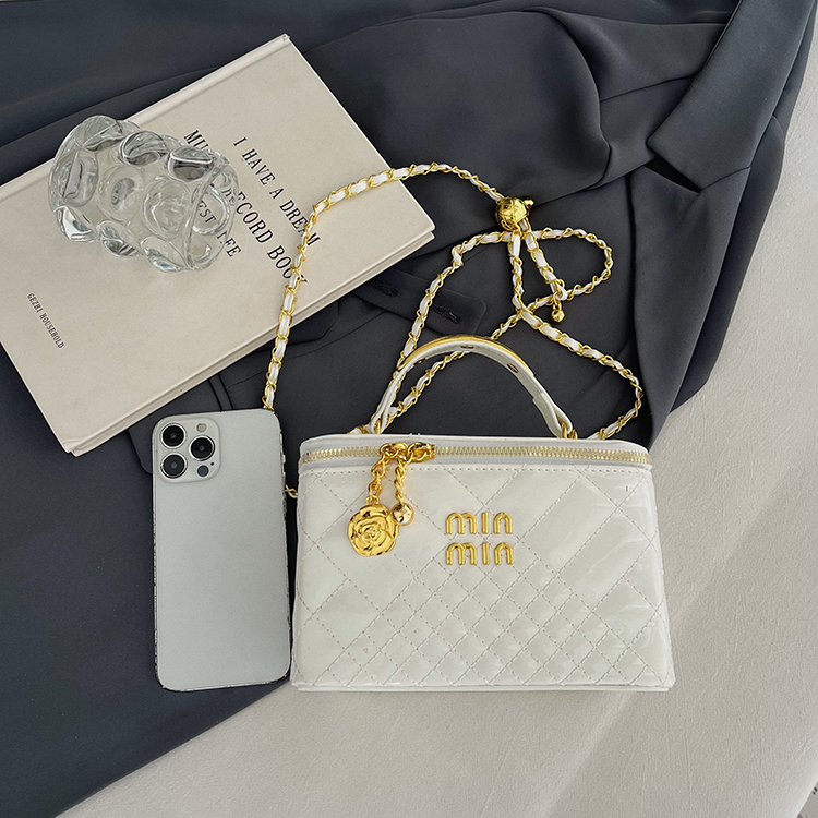 Modern Chic All-Season PU/Artificial Leather/Microfiber Leather Women's Crossbody Bags Box Bags | Color: White | Image 2