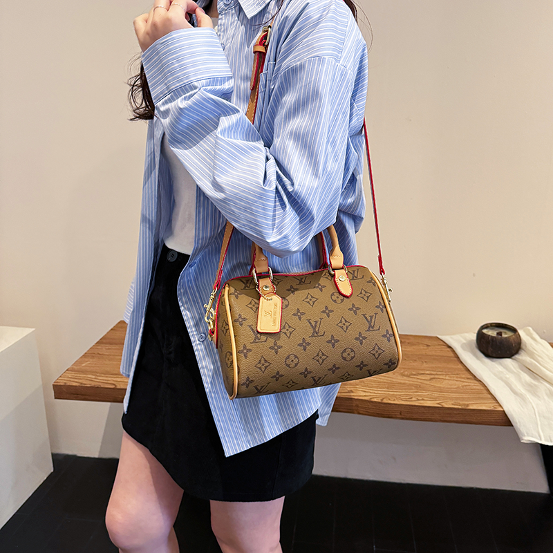 Modern Chic All-Season PU/Artificial Leather/Microfiber Leather, Cloth / Textile Women's Crossbody Bags Bucket Bags | Color: Brown | Image 3