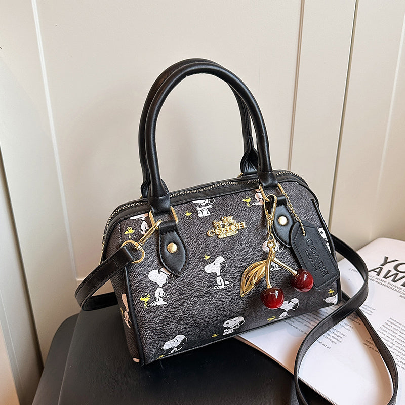 Modern Chic All-Season PU/Artificial Leather/Microfiber Leather Women's Handbags Other Bags | Color: Black | Image 1