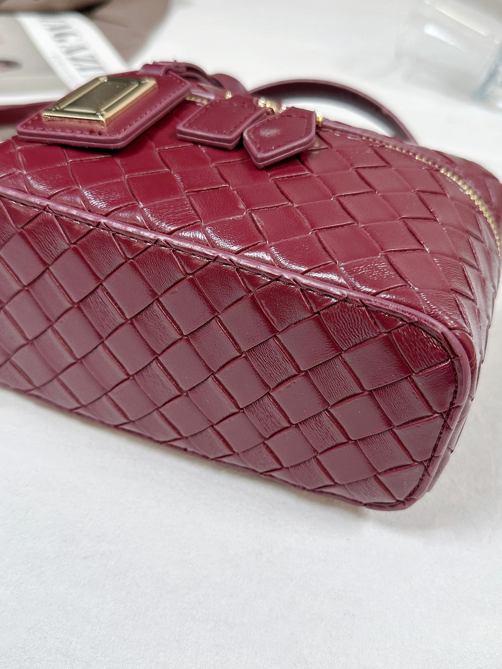 Modern Chic All-Season PU/Artificial Leather/Microfiber Leather Women's Crossbody Bags Box Bags | Color: Deep Red | Image 2