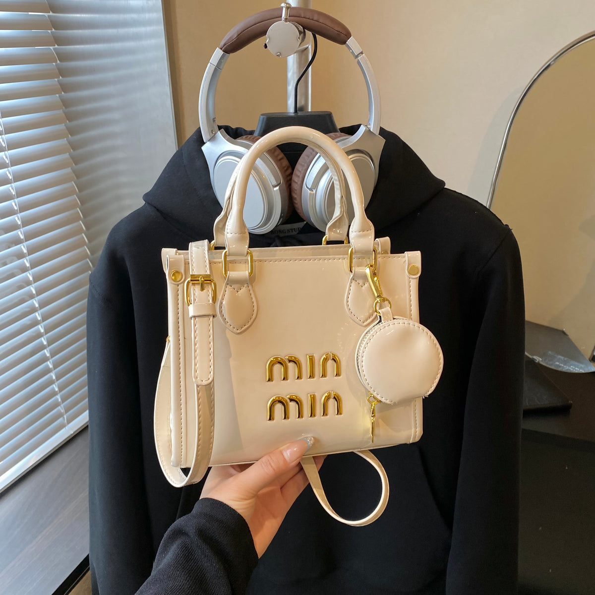 Modern Chic All-Season PU/Artificial Leather/Microfiber Leather Women's Shoulder Bags Other Bags | Color: Khaki | Image 3